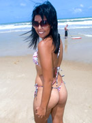 Sexy butt latina meet a stranger on the beach and then was fucked in his place.