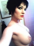 Emo lesbo sluts have fun