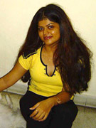 Indian hottie shows her puffy little slit