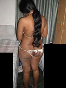 A pair of lesbo indian shaving their itchy twtas before teasingly kissing and dildoing their pussies.