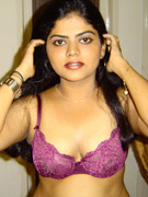 Hot desi girl sunaina caught on hidden cam changing