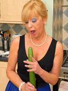 Gorgeous milf gets a luscious cock railing action