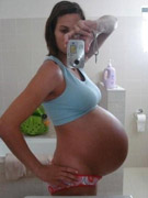 Cock hungry pregnant hottie likes giving a nice headjob