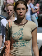 Sexy girl in rosy skirt doesn't know we are watching her. upskirt vids here