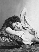 Cute hairy vintage chicks from the twenties posing naked