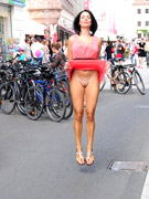Having rest for us swingers is possible not only on beaches, but also in the open air and at home